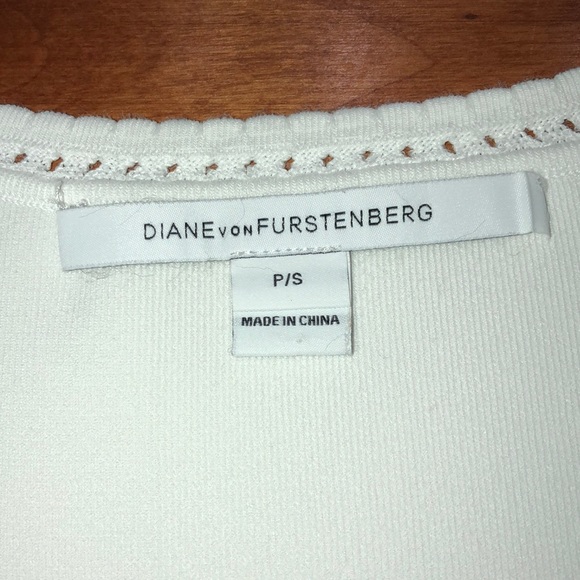 Gorgeous lots of style Body skimming Dress. - Picture 7 of 8